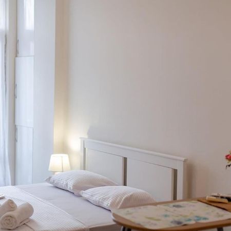 Cozy Studio Apartment In The Heart Of Batum Exterior photo