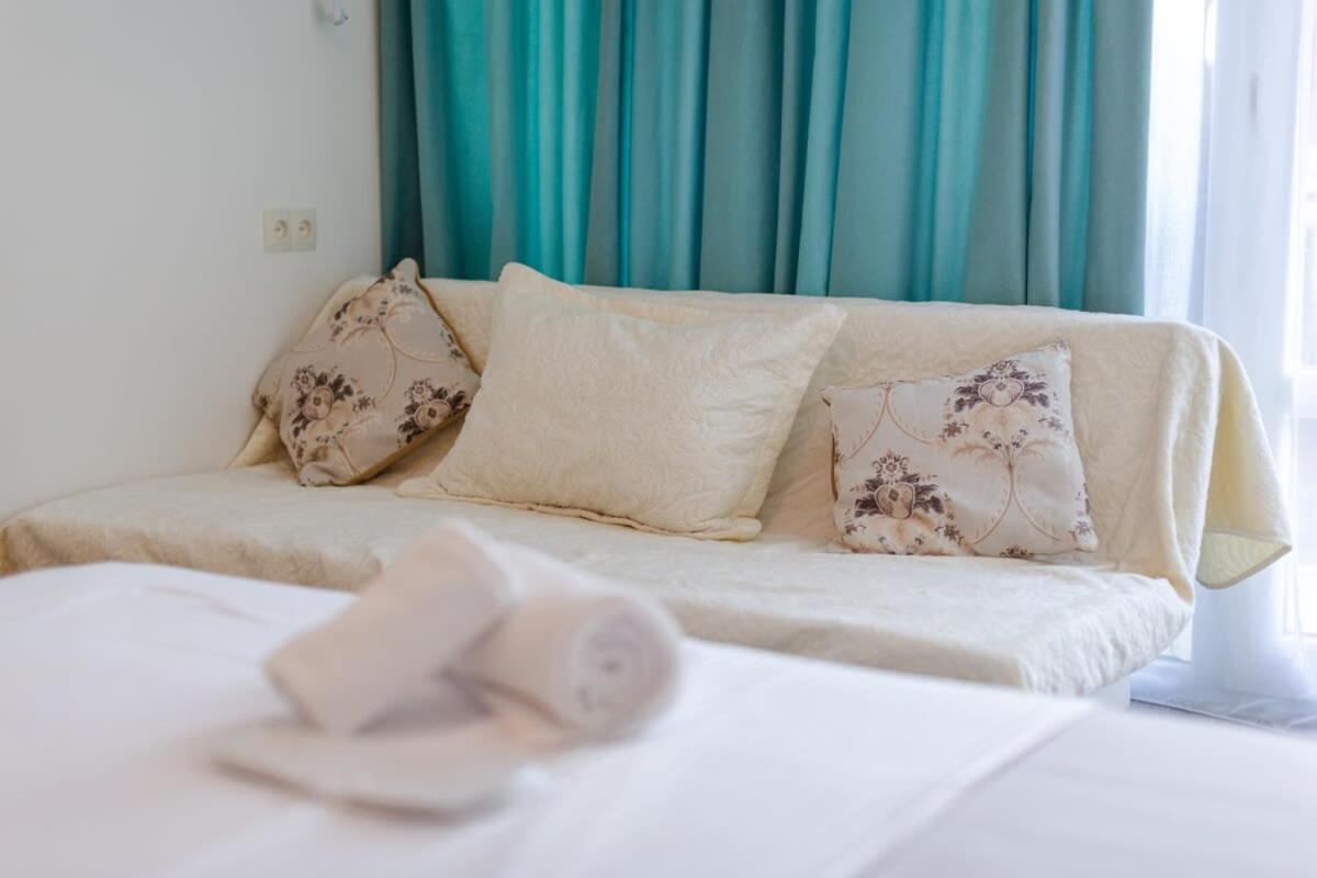 Cozy Studio Apartment In The Heart Of Batum Exterior photo