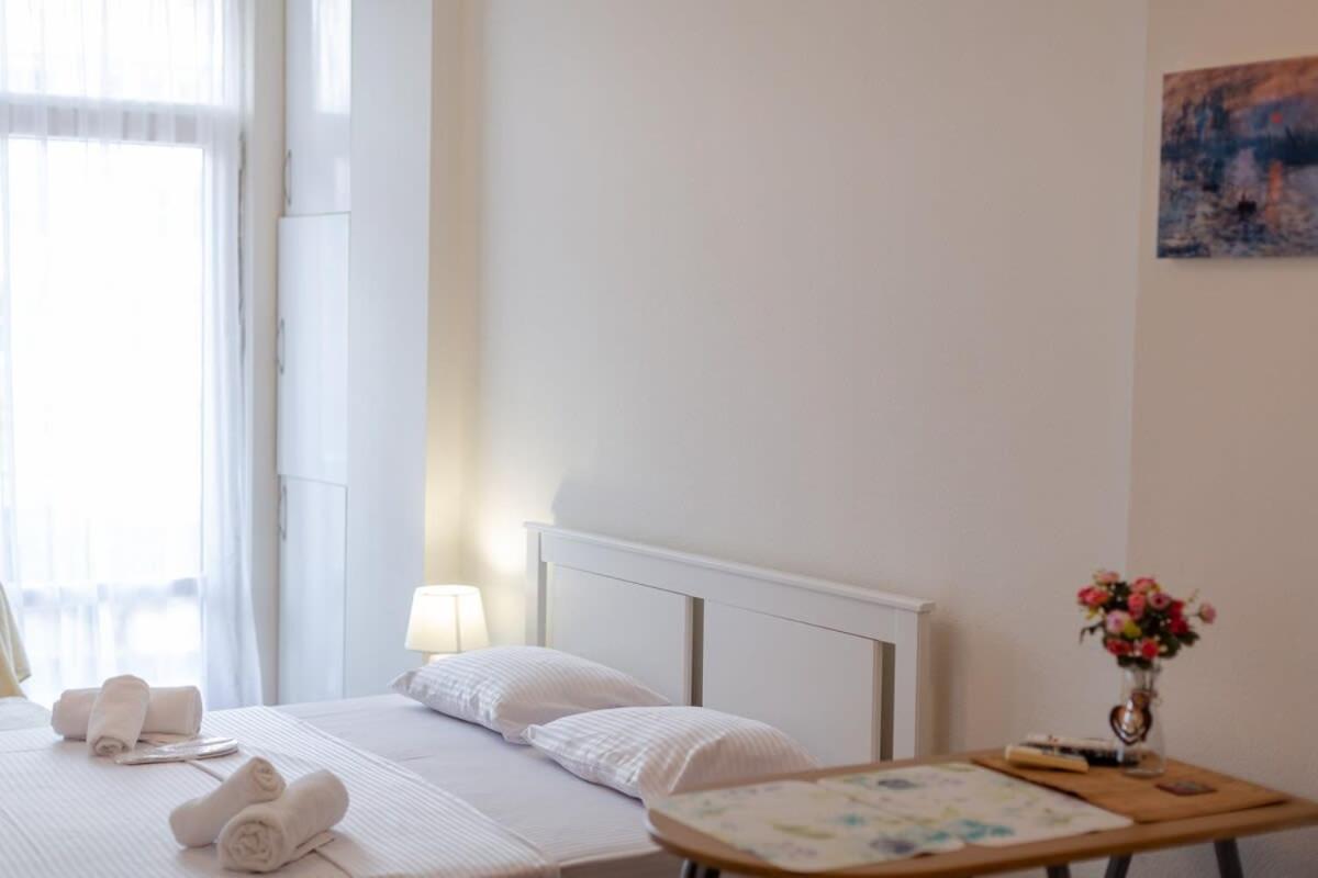 Cozy Studio Apartment In The Heart Of Batum Exterior photo