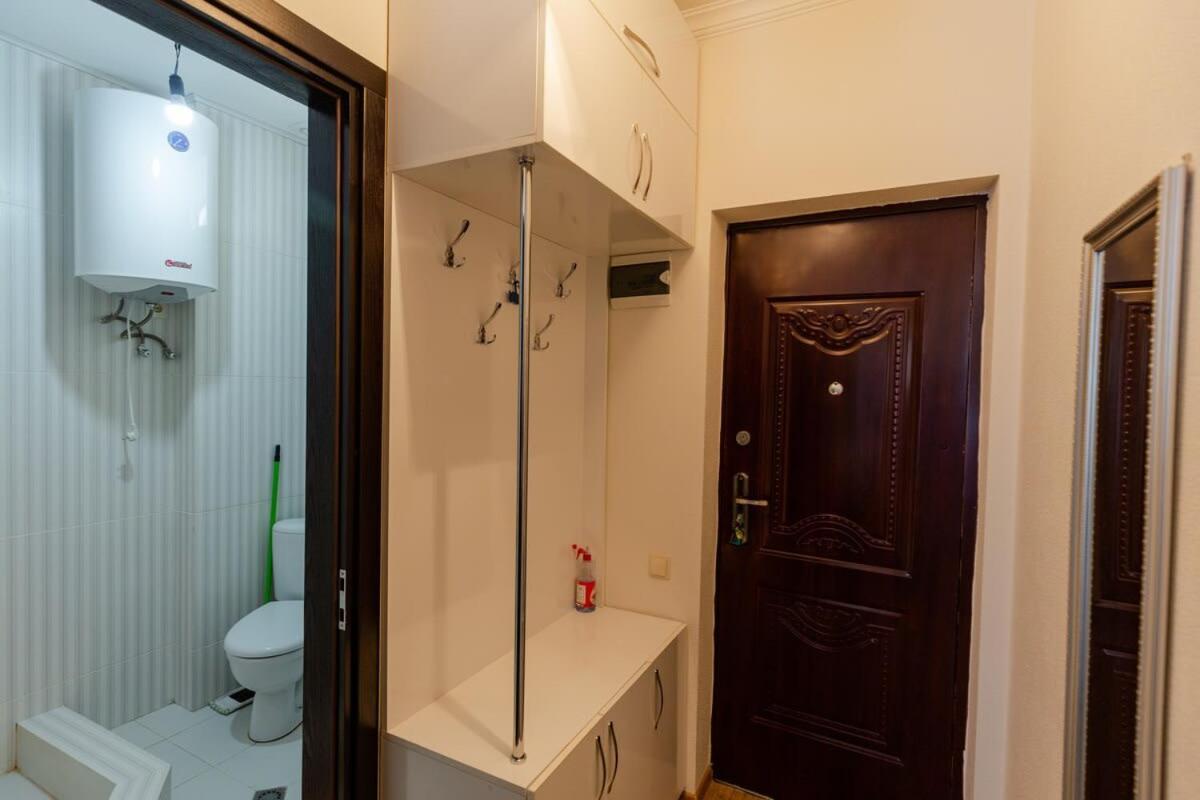 Cozy Studio Apartment In The Heart Of Batum Exterior photo